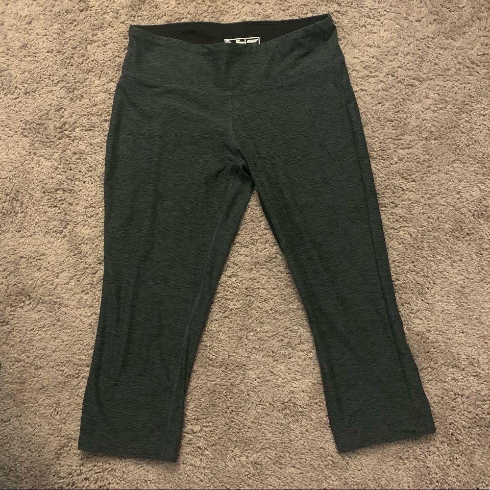 Cropped new balance leggings